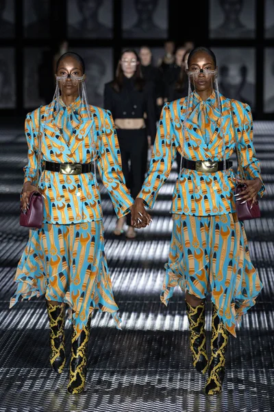 Look 19